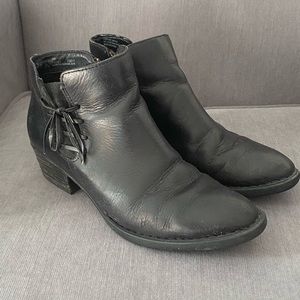 Born Women’s 9M Black Leather Ankle Booties
